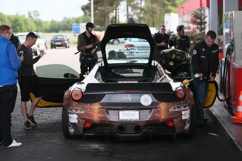 修车行江湖暗战 满街的