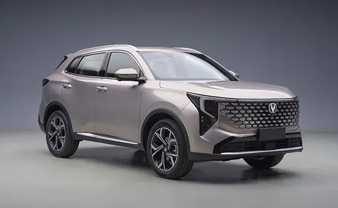 新款长安CS55 PLUS混动版曝光，换装新前脸，车身加长11mm