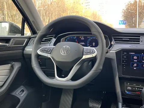 16万的迈腾B8真的香 探店一汽-大众迈腾3000万辆甄选款