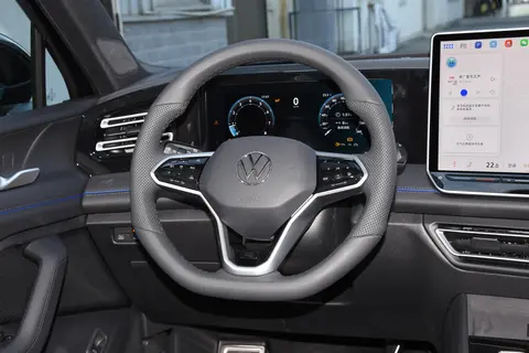 不给本田CR-V活路!大众途观L下探到12.38万起,一个月卖18480辆